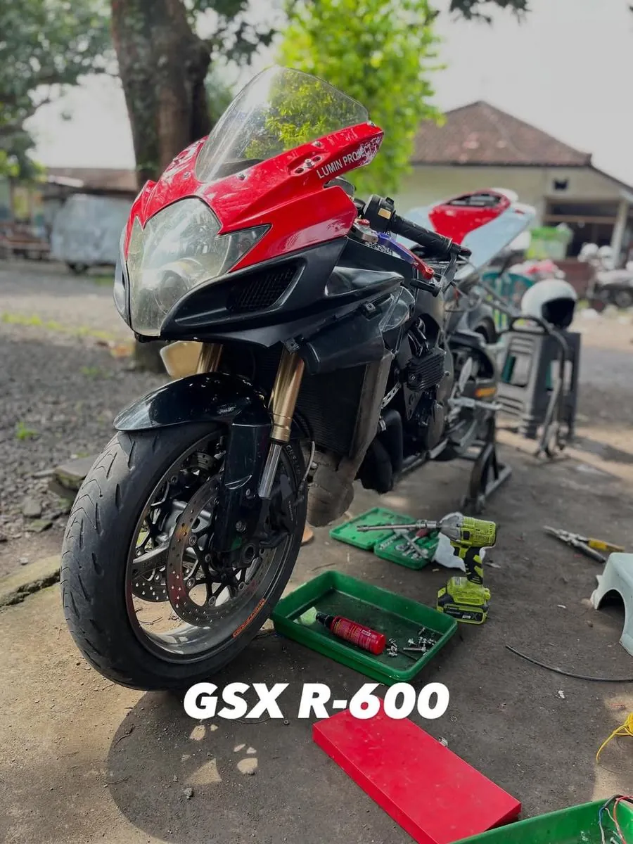 Suzuki GSX-R600 K7 – 1