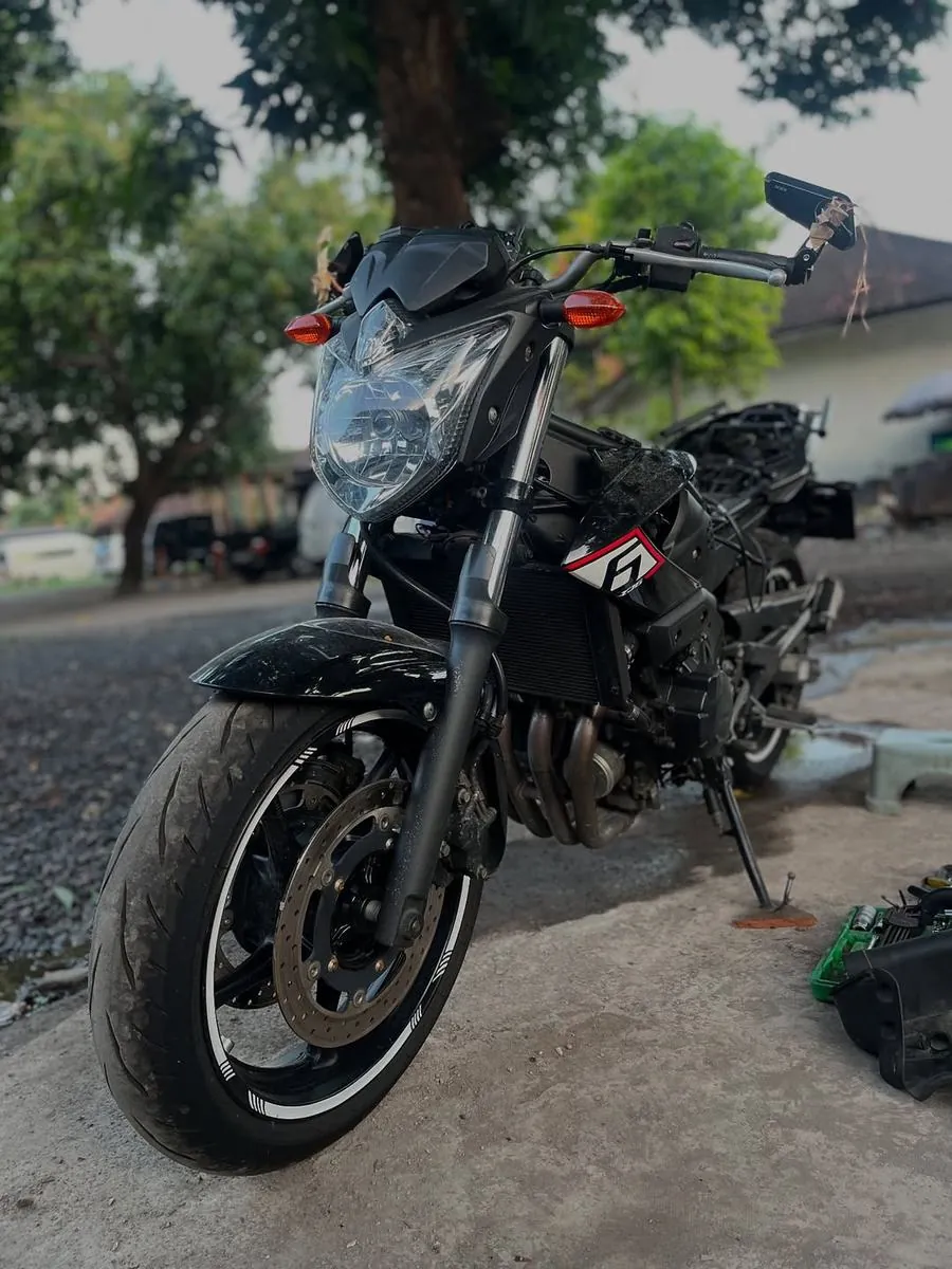 Yamaha XJ6 – 1